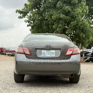 Toyota Camry LE 4dr Sedan (2.5L 4cyl 6AM) 2010 Gray