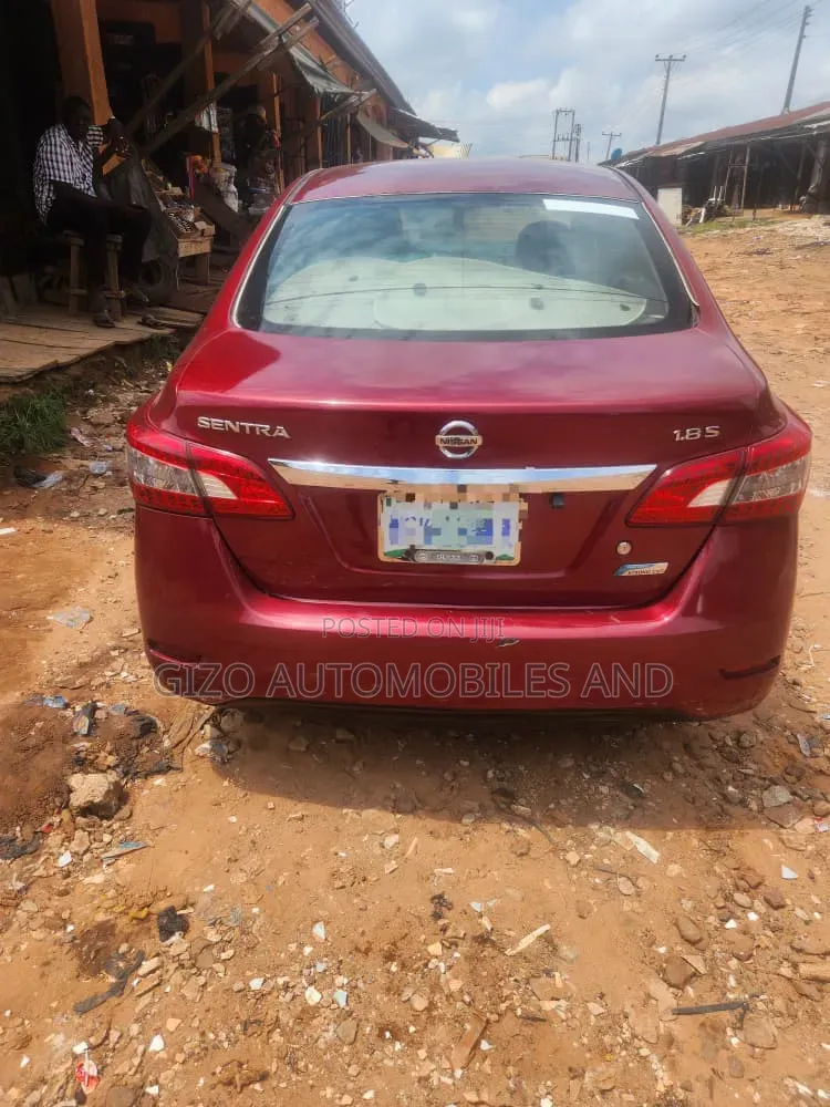 Nissan Sentra 2012 Red