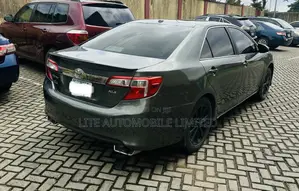 Toyota Camry XLE V6 4dr Sedan (3.5L 6cyl 6A) 2013 Gray