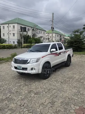 Toyota Hilux 2014 White