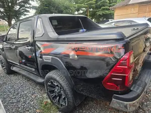 Toyota Hilux 2010 Black