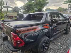 Toyota Hilux 2010 Black