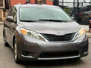 Toyota Sienna LE 7 Passenger 2011 Gray