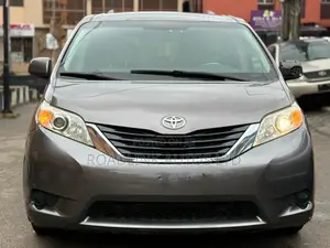 Toyota Sienna LE 7 Passenger 2011 Gray