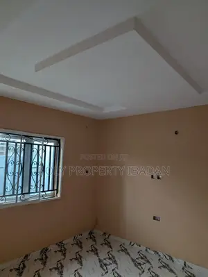 3bdrm Bungalow in Idigbaro, Ologuneru for rent