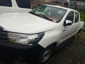 Toyota Hilux 2012 White