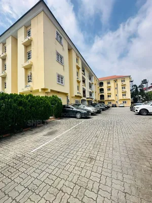 3bdrm Apartment in Lekki Phase 1 for rent