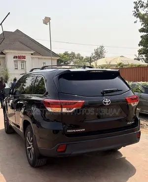 Toyota Highlander XLE 4x4 V6 (3.5L 6cyl 8A) 2018 Black