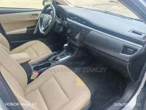 Toyota Corolla LE 4dr Sedan (1.8L 4cyl CVT) 2015 Silver