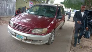 Toyota Picnic 2.0 FWD 2002 Red