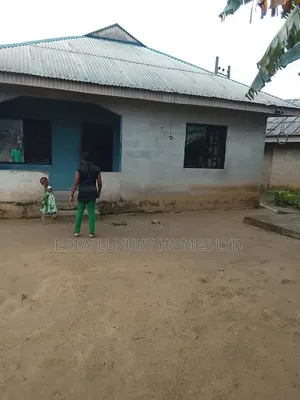 2bdrm Bungalow in Nelson Mandela,Uyo for sale