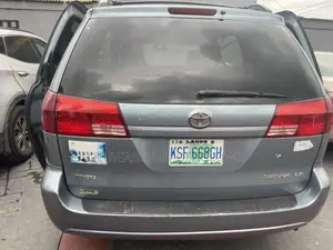 Toyota Sienna XLE AWD 2005 Gray
