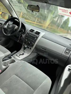Toyota Corolla LE 4dr Sedan (1.8L 4cyl 4A) 2011 Gray
