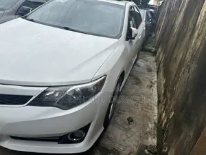 Toyota Camry SE Sport 4dr Sedan (2.5L 4cyl 6A) 2014 White