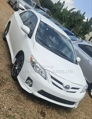 Toyota Corolla LE Special Edition 4dr Sedan (1.8L 4cyl 4A) 2013 White