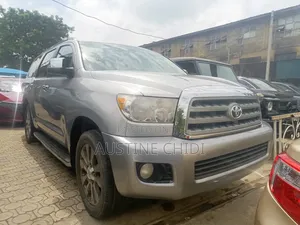 Toyota Sequoia Limited 4dr SUV (5.7L 8cyl 6A) 2010 Silver