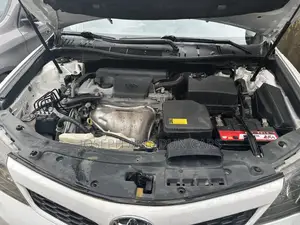 Toyota Camry SE Sport 4dr Sedan (2.5L 4cyl 6A) 2014 White