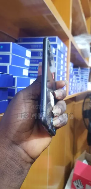 Apple iPhone 11 64 GB Black