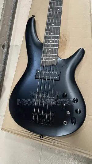 Ibanze Soundgear 5strings Active Bass Guitar