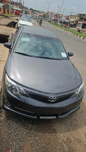 Toyota Camry SE 4dr Sedan (2.5L 4cyl 6A) 2014 Gray
