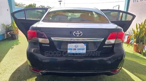 Toyota Avensis 2013 Black