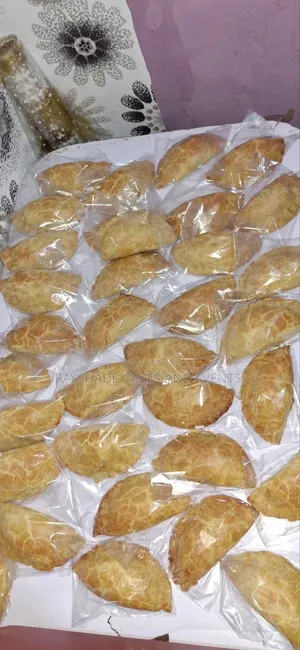 Rich Filling,Flaky Crust,Freshly Baked Meatpie