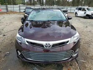 Toyota Avalon XLE Premium Sedan FWD (3.5L 6cyl 6A) 2013 Burgundy