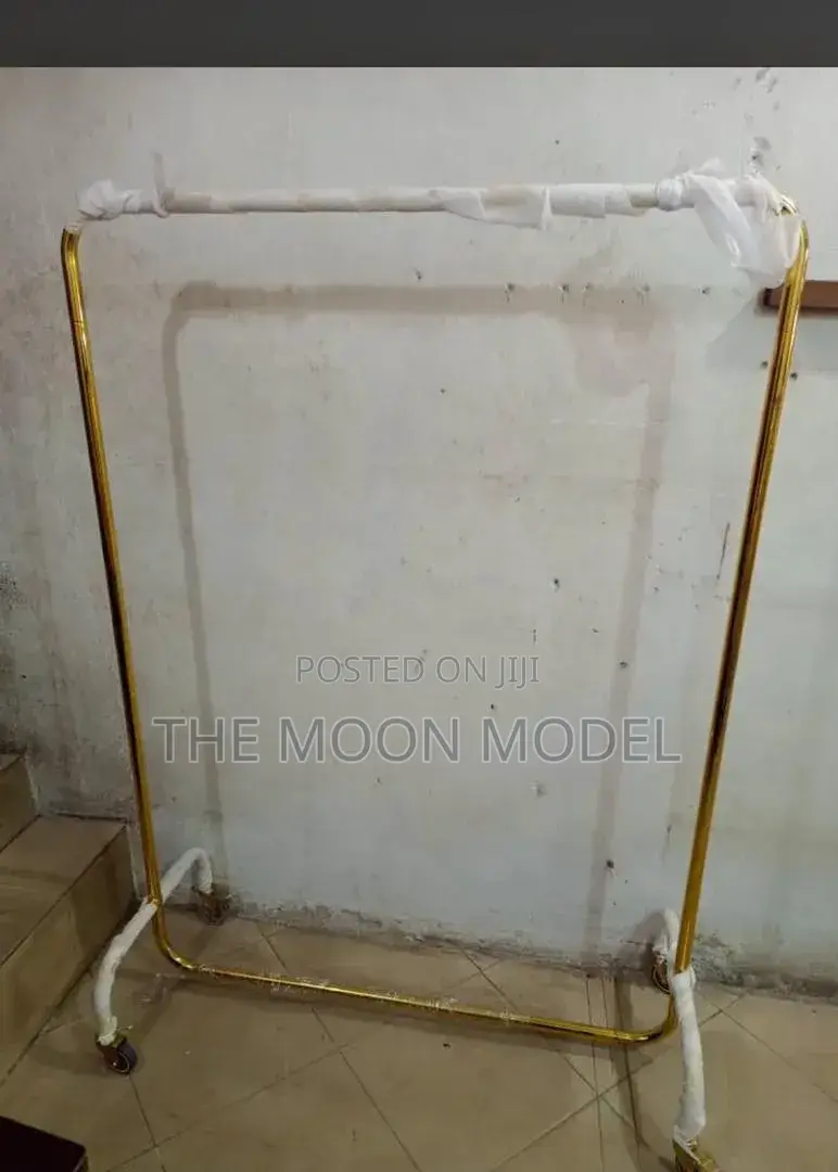 Single Gold Hanger