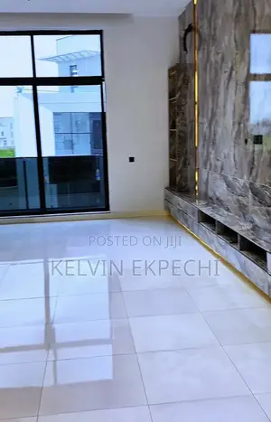 4bdrm Duplex in Chevron for sale