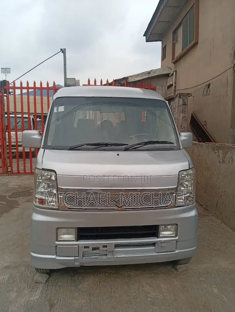Toyota HiAce 2012