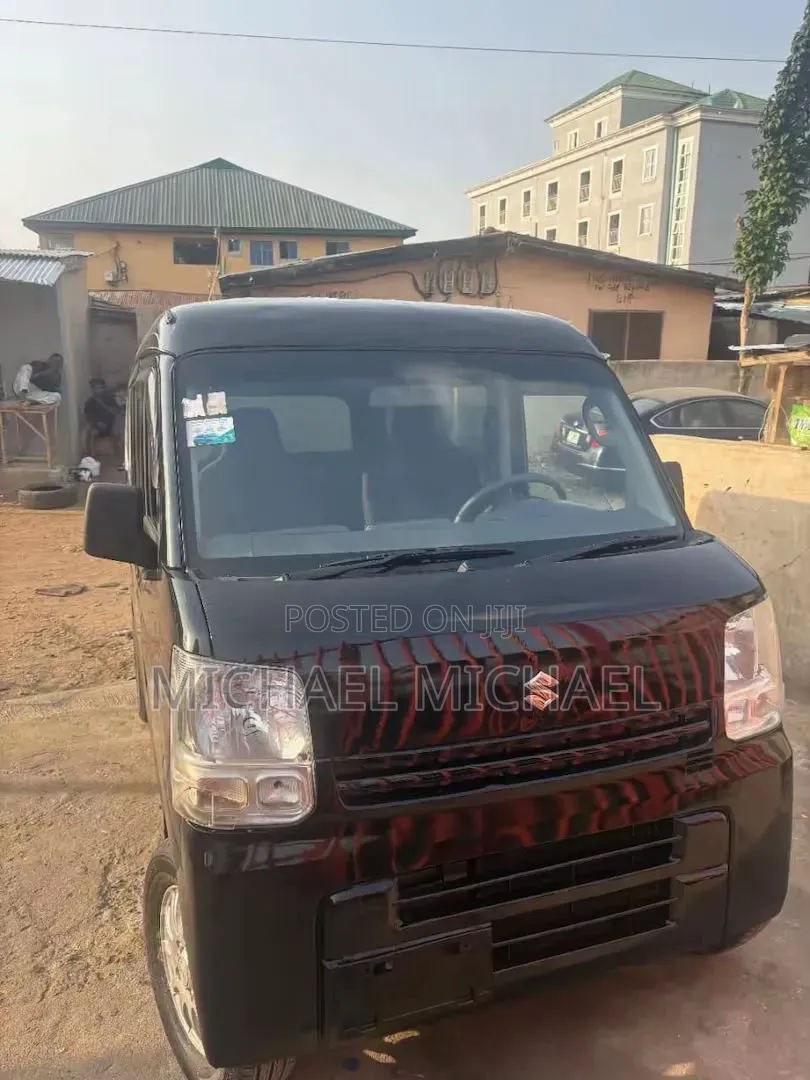 Toyota HiAce 2012