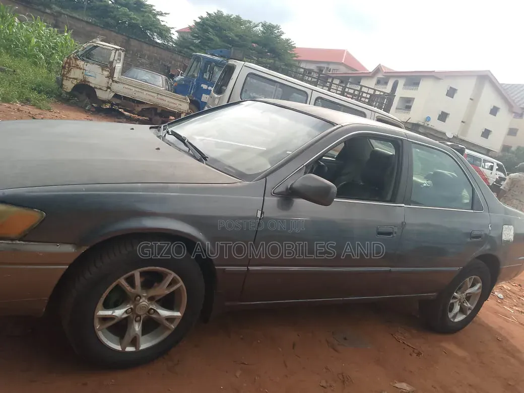 Toyota Camry 2000 Gray