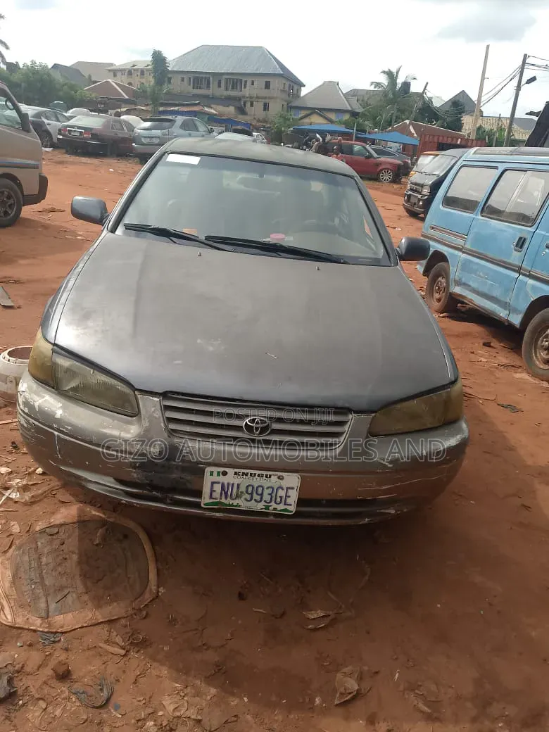 Toyota Camry 2000 Gray