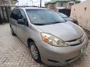 Toyota Sienna 2006 Gold