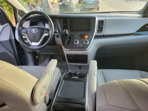Toyota Sienna 2017 Blue