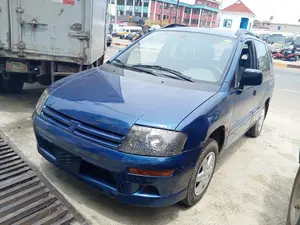 Mitsubishi SpaceRunner 2000 Blue