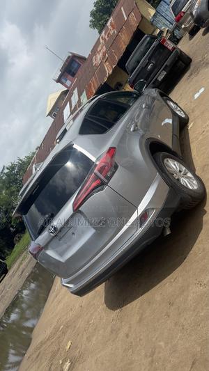 Toyota RAV4 XLE 4dr SUV AWD (2.5L 4cyl 6A) 2018 Silver