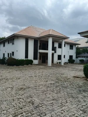 10 Bedrooms Fully Detached Duplex for Rent