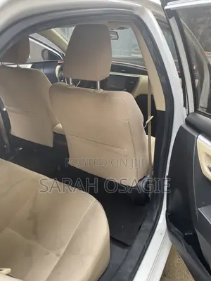 Toyota Corolla LE (1.8L 4cyl 2A) 2018 Off white