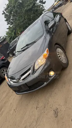 Toyota Corolla LE 4dr Sedan (1.8L 4cyl 4A) 2012 Gray