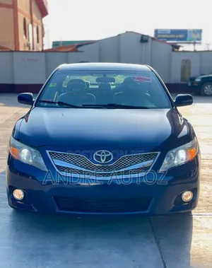 Toyota Camry LE 4dr Sedan (2.5L 4cyl 6AM) 2010 Gold