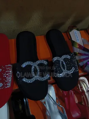 Stylish Girls' Slides - Comfortable & Trendy Footwear"