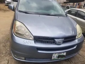 Toyota Sienna 2005 Blue