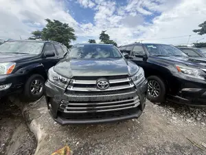 Toyota Highlander Limited 4x4 V6 (3.5L 6cyl 8A) 2017 Green