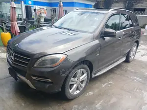 Mercedes-Benz M Class ML350 4MATIC 4dr SUV AWD (3.5L 6cyl 7A) 2014 Teal