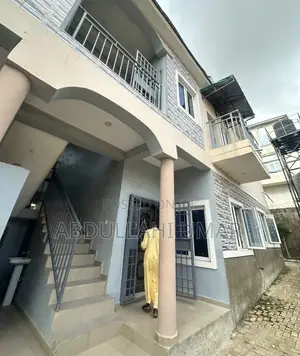 2bdrm Block of Flats in Apo Resettlement for rent