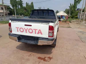 Toyota Hilux 2015 White