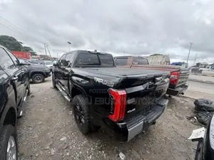 Toyota Tundra Platinum 2022 Black