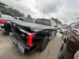 Toyota Tundra Platinum 2022 Black