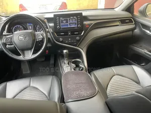 Toyota Camry SE 2021 Blue